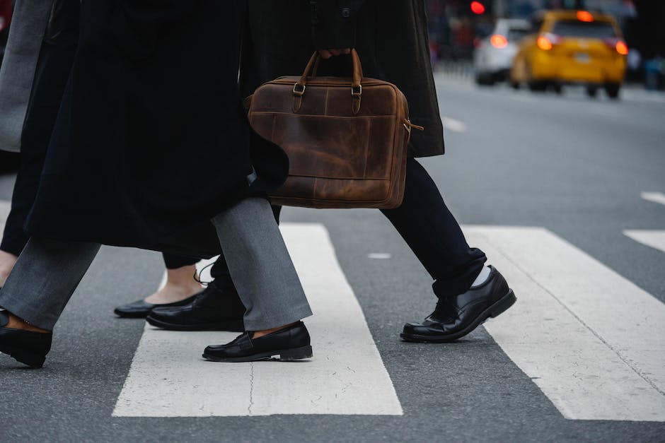 Schuhe für das perfekte Outfit mit kurzem Kleid