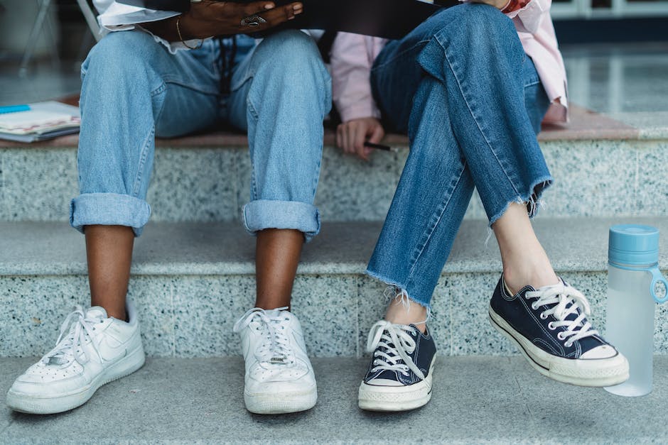  Shoppen für ideale Schuhe zum Midi Kleid