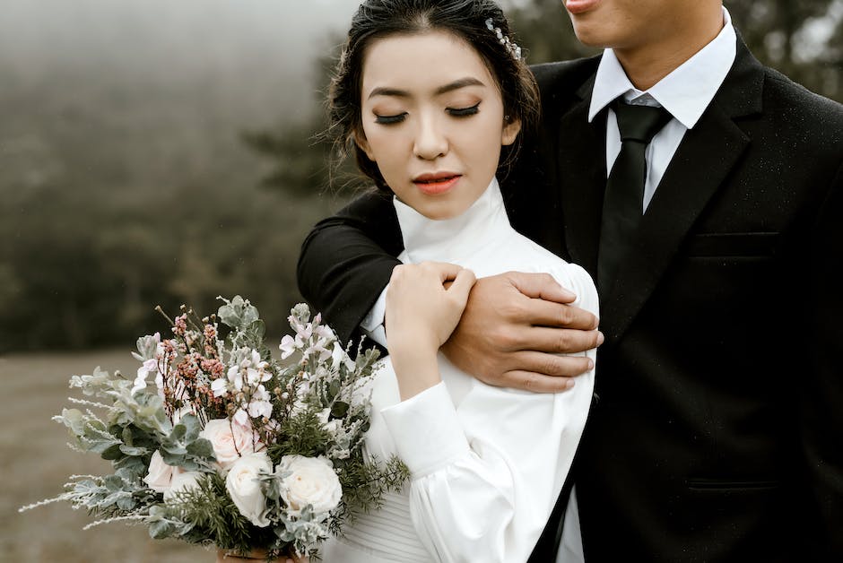 Brautstrauß- und Kleidkompatibilität