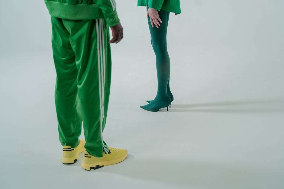 Schuhe passend zu grünem Kleid