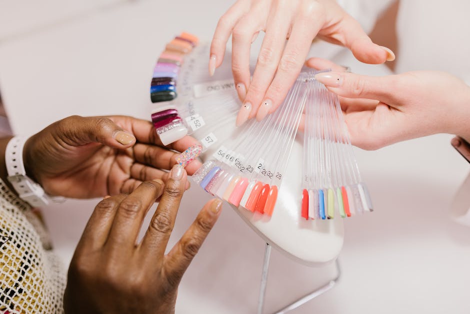 Nagellack zu altrosa Kleid passende Farben